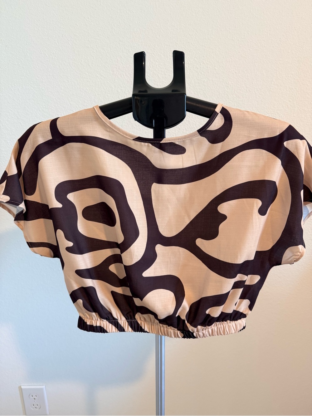 SHEIN Beige and Dark Brown Abstract Print Cropped Blouse